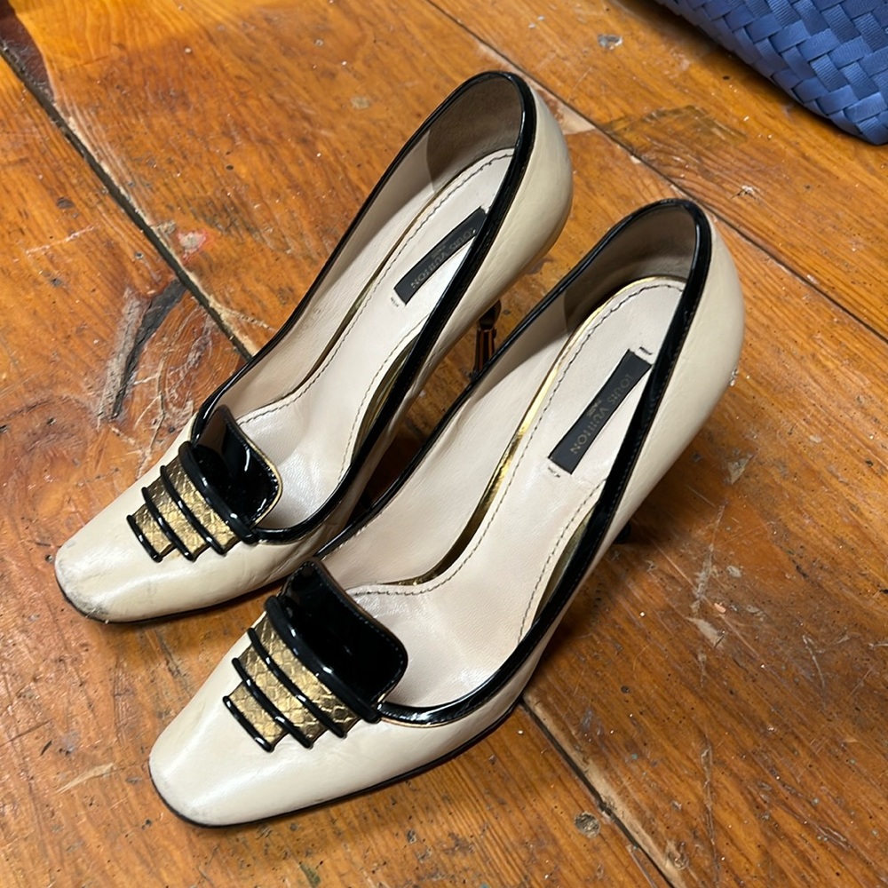 Vintage Louis Vuitton Cream & Black Pumps